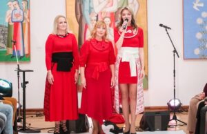 Український одяг, що дарує тепло та зцілює